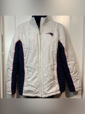 NFL TEAM APPAREL - White & Navy Quilted Puffer Jacket, New England Patriots, M